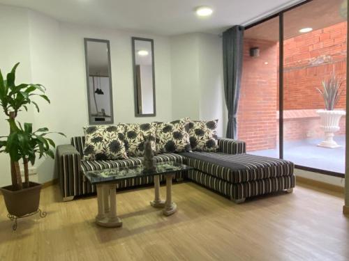 Apartamento. Parque De La 93. (2-1)