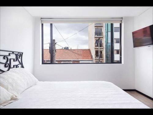 Stunning 2 Bedroom Apartment In A1 Location!