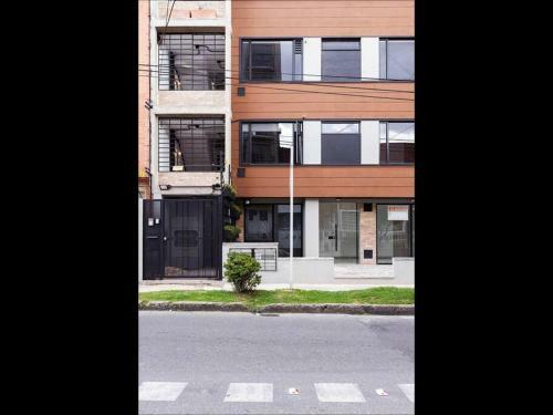 Stunning 2 Bedroom Apartment In A1 Location!