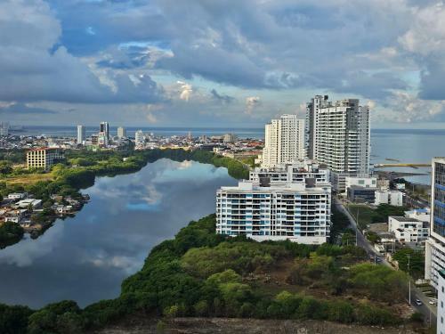 Apartamento Duplex de Lujo Nuevo Con Vista Increible Al Centro Y La Playa