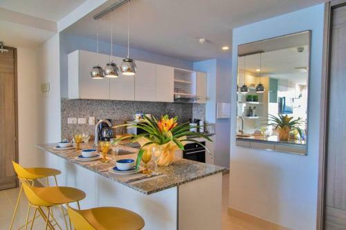 Luxury Beachfront Apartment - Morros City