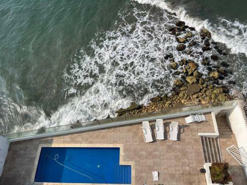 Apartamento Cozy Beachfront Apt Great Views & Pool