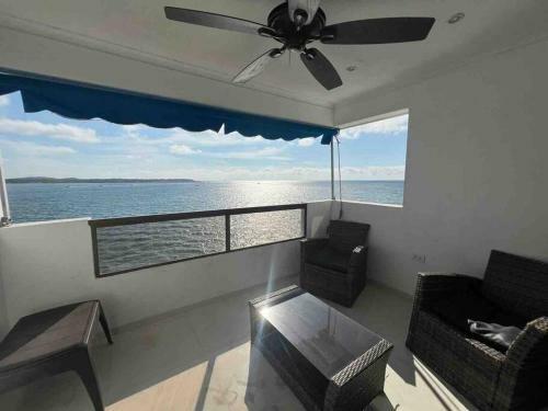 Apartamento Cozy Beachfront Apt Great Views & Pool