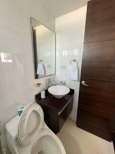 Apartamento Cozy Beachfront Apt Great Views & Pool