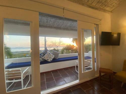 Blue House - Beachfront Luxury House With 8 Bedrooms