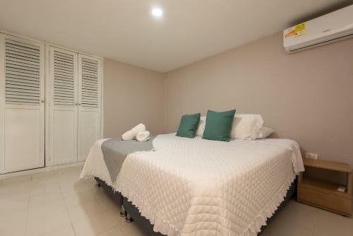 Spacious And Lovely Apartment