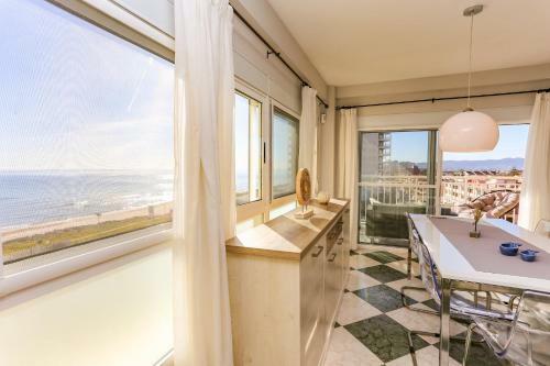 Beachfront Apartment 30min From Valencia