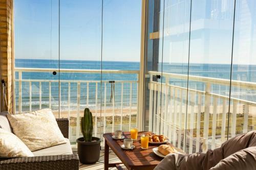 Beachfront Apartment 30min From Valencia
