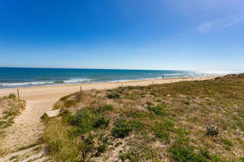 Beachfront Apartment 30min From Valencia