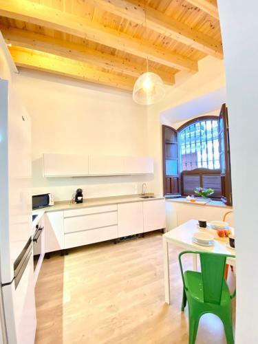 Villa Top-notch Downtown House With Private Rooftop Terrace And Parking Opt