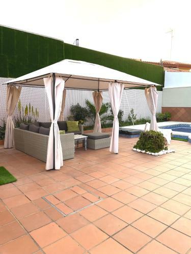 Agradable Casa Independiente Con Piscina