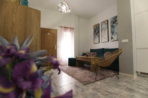 Rentalsevilla Apartamento de 3 Dormitorios En Triana