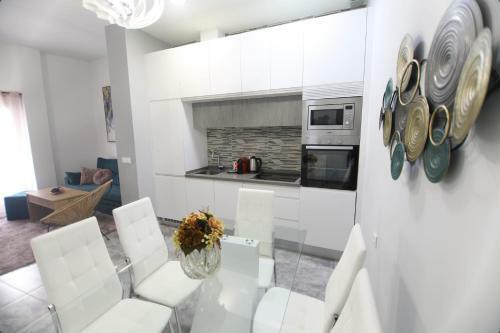 Rentalsevilla Apartamento de 3 Dormitorios En Triana