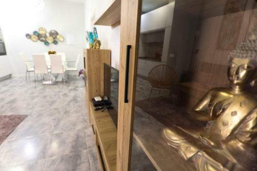 Rentalsevilla Apartamento de 3 Dormitorios En Triana