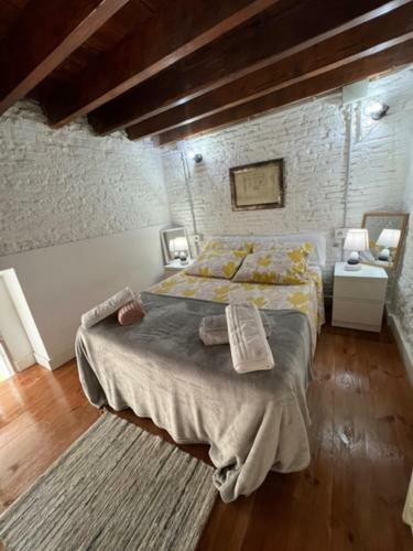Airbhouse Private Rooms & Apartments