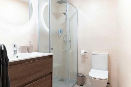 Downtown Apartment (4 Bedrooms, 2 Bathrooms, Wifi)