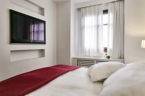 Hotel 12 Months Luxury Resort