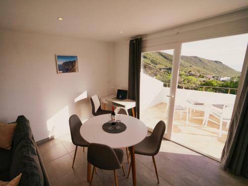 Apartamento Ventoso , Modern Rustic Stay