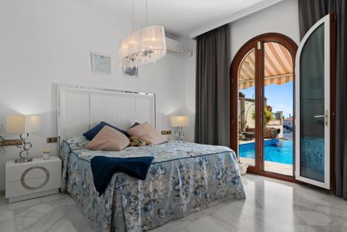 Villa Breathtaking Mansion With Pool - Ref 85