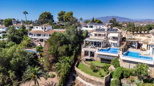 Villa Breathtaking Mansion With Pool - Ref 85