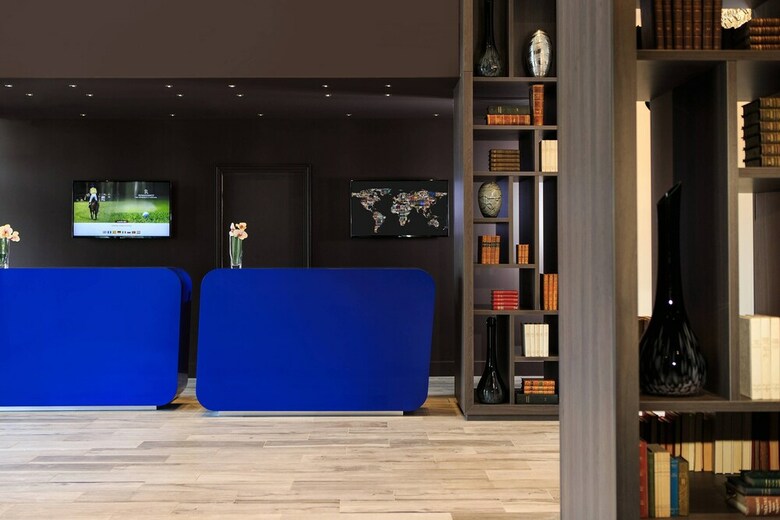 Hotel Renaissance Paris Hippodrome De Saint-cloud