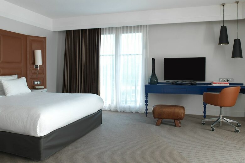 Hotel Renaissance Paris Hippodrome De Saint-cloud