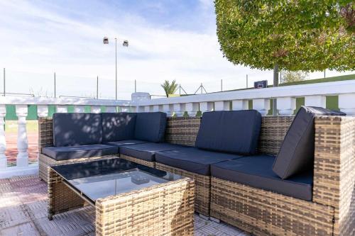 Rentafive Nuevo AA Barbacoa Tenis