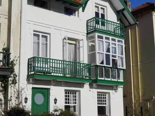 Gran Casa Familiar Al Lado de La Playa