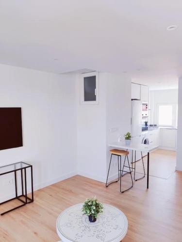 Apartamento Vistas, Reci�n Reformado, 2 Dormitorios Dobles.