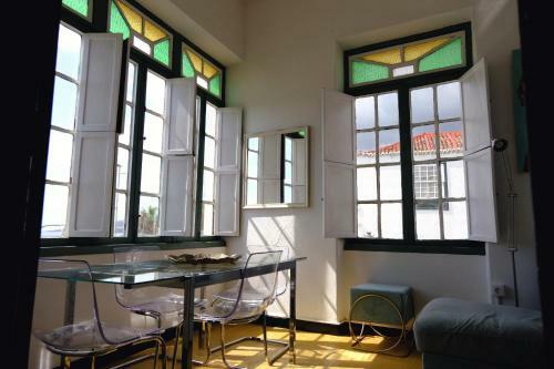 Rooftop Dreamhouse - 3br With Seaviews