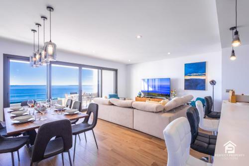 Luxury Apartment With Sea And Golf View