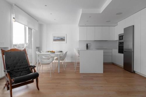 Bright Apartment With A/c, Parking Optional
