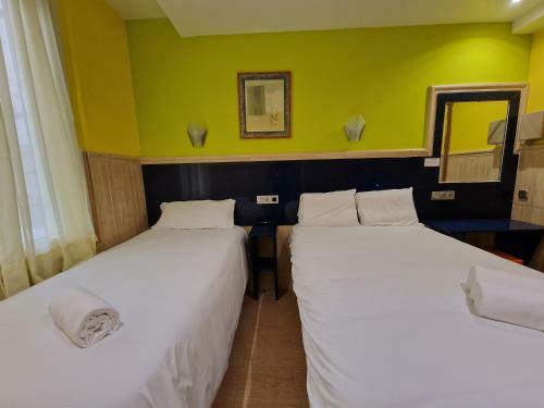Hostal Pension Izar Bat Guesthouse
