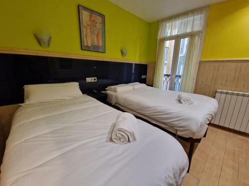 Hostal Pension Izar Bat Guesthouse