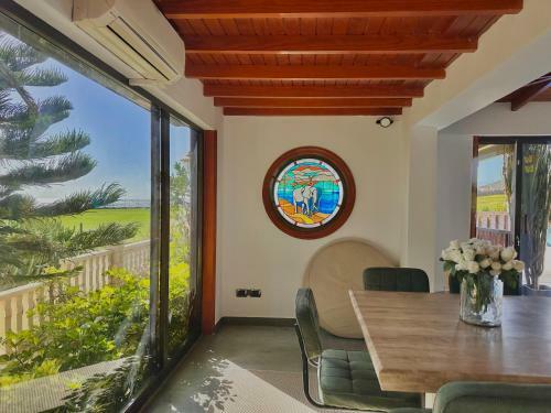 Oceanfront Villa - Amarilla Breeze