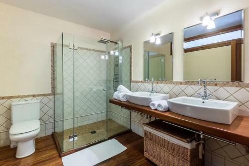 Casa Con Piscina Climatizada, Jacuzzi, Billar, Aire Acondicionado