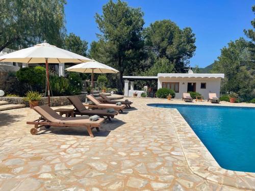 Fully Equipped Villa With Pool And Gym