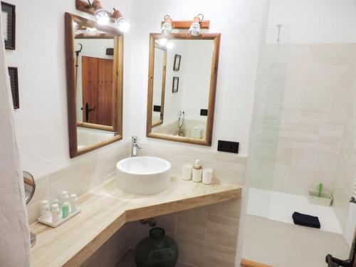 Fully Equipped Villa With Pool And Gym
