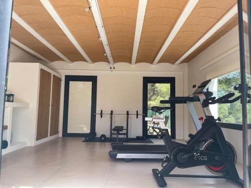 Fully Equipped Villa With Pool And Gym