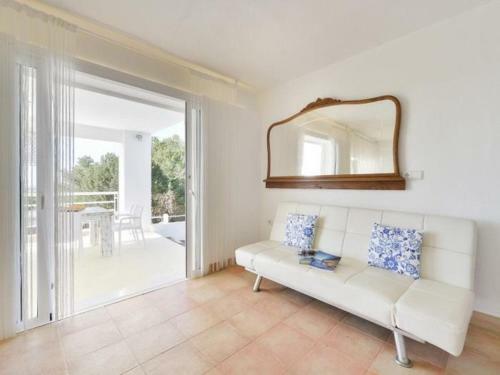 Villa With Pool And Sea Views