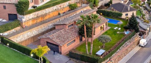 Fantastic House With Jacuzzy Ideal For Families