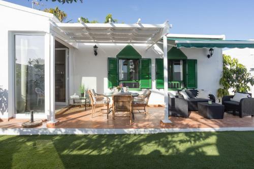 Luxury Bungalow - Private Terrace - Pool - Aircon