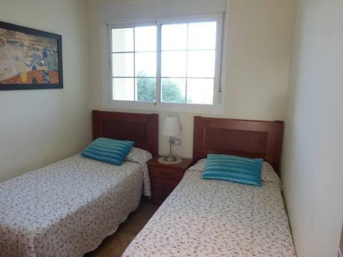Lovely Bedroom, 2 Bathroom Apartment With Pool
