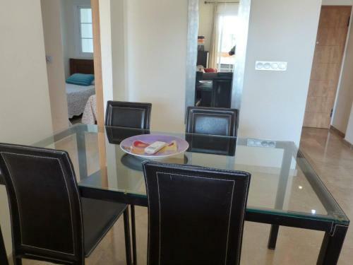 Lovely Bedroom, 2 Bathroom Apartment With Pool