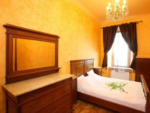 Decameron Apartments