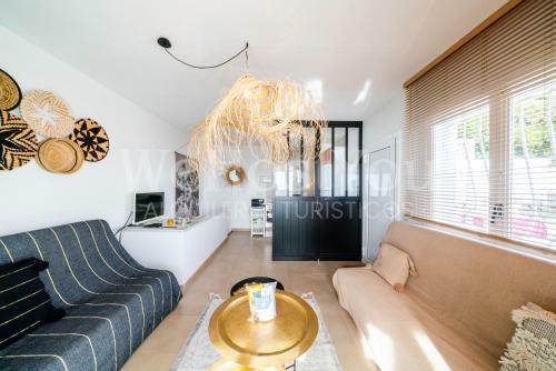 Magnifique Maison Bramer 14, Roses - Wehostyou