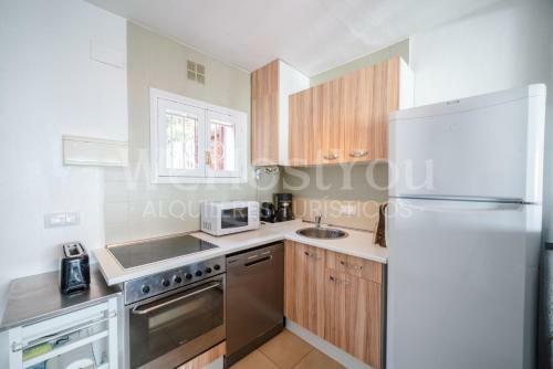 Magnifique Maison Bramer 14, Roses - Wehostyou