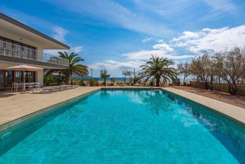 Beach Apartment - Front Line!