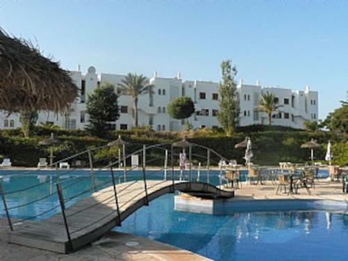 Homely 2 Bedroom Ground Floor Apartment, With Pool