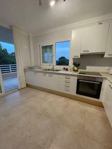 Beautiful Apartment With Sea View And Great Pool